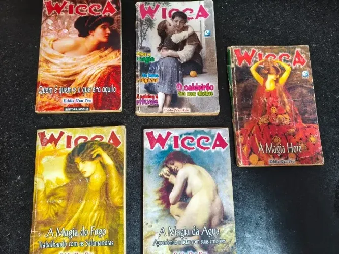 Lote De 5 volumes Antigos Revista Wicca de Eddie Van Feu.