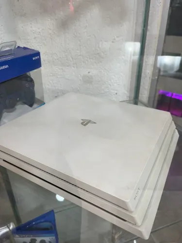 PS4 Pro branco