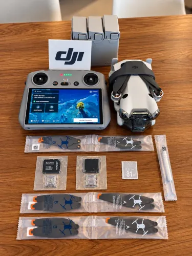 DJI Mini 4 Pro Fly More Combo - Estado de Zero - Menos de 4h de Voo