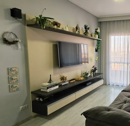 Painel TV com Rack Suspenso para TV até 75 polegadas