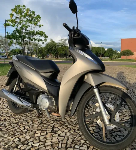 Honda Biz 125 EX 2023 | 9 mil km | Única dona | Revisões na Honda | Doc 2026 pago