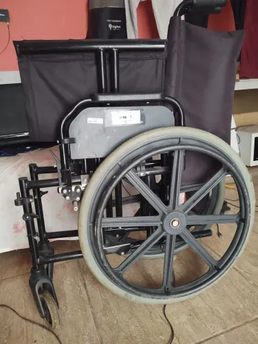 Cadeira de roda tamanho grande