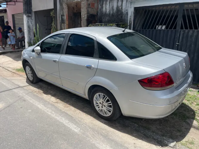 Fiat Linea 1.9/ HLX 1.9/ 1.8 Flex 16V 4P 2011