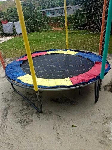 Vendo pula pula em ótimo estado grande(2,30 m) de diâmetro 