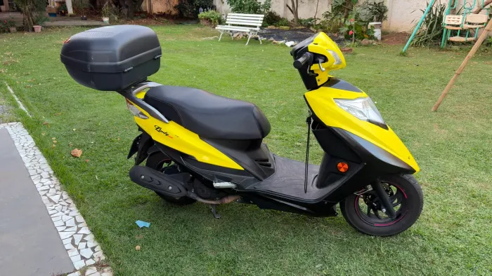 Scooter Haojue Lindy 125 Amarela