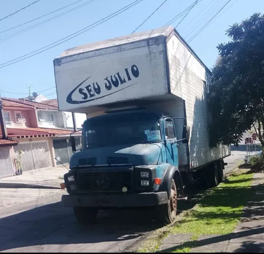 Caminhão Baú modelo 1113