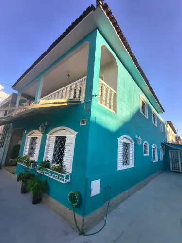 Casa Azul Turquesa Espaçosa perto do Aeroporto