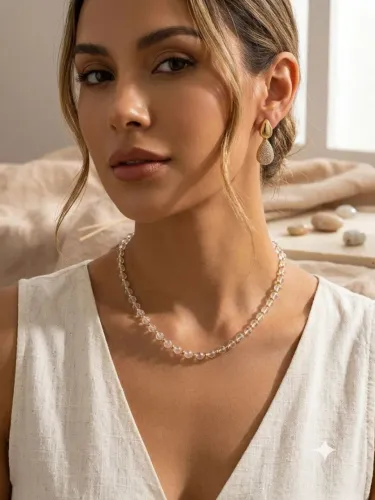 Conjunto Delicado: Choker de Cristais e Brincos Gota Banhados a Ouro
