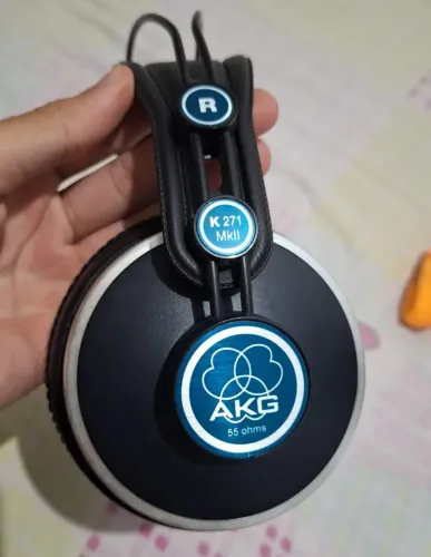 Fone De Ouvido Akg K271 Mkii Com Cabo Removível Usado Preto
