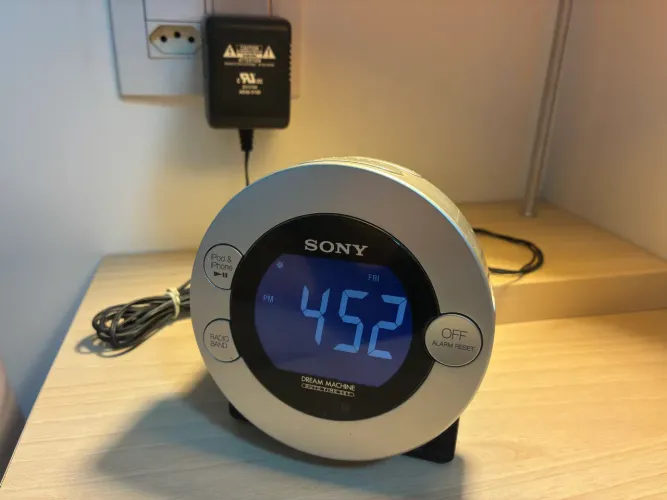 Rádio Relógio Sony ICF-C7iP FM/AM iPod de 30 pinos