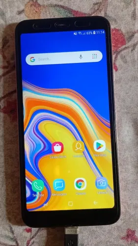Celular J4
