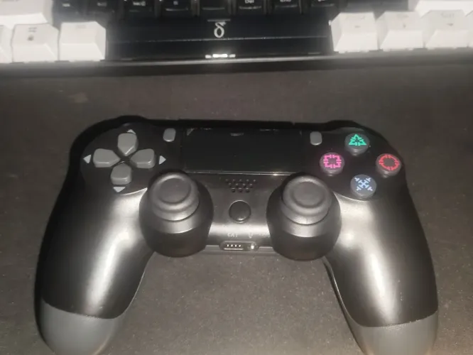 Controle ps4 novinho! 