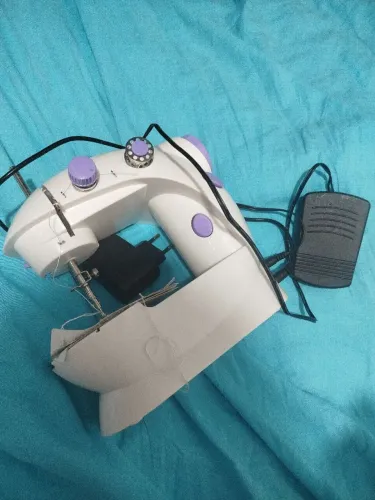 Máquina de costura portátil