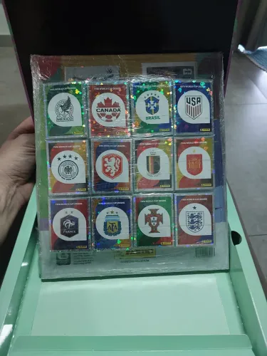 Álbum copa 2026 dourado compeleto na case para ser colado