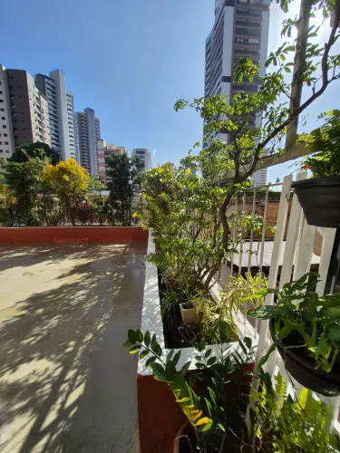 Apto alto padrão com jardim e churrasqueira na Batista Campos
