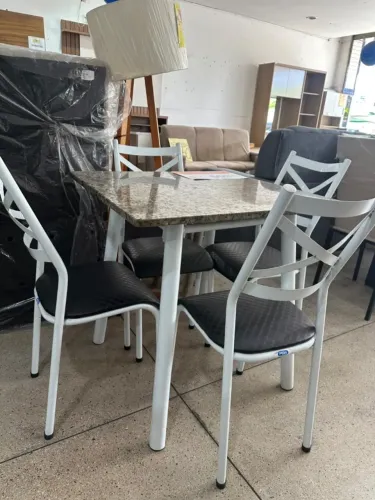 Mesa de Jantar com 4 Cadeiras