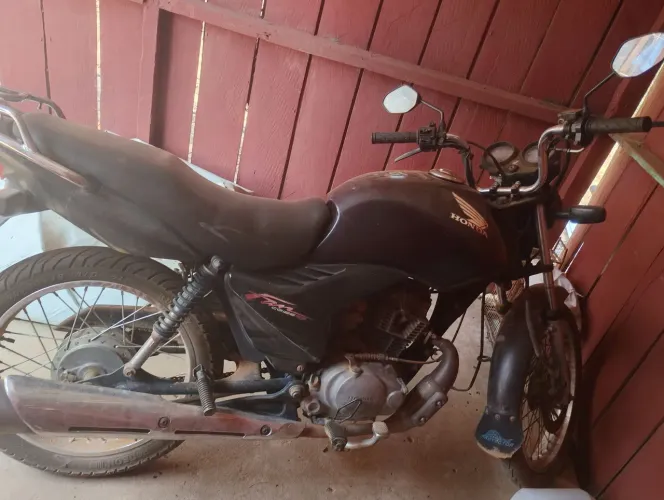 Vende se moto está top só no ponto de referência está no meu nome