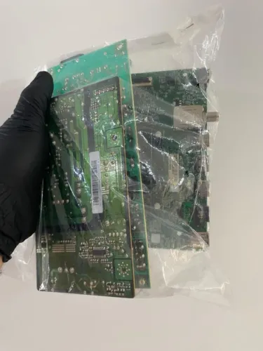 Placas Eletrônicas para retirada de componentes.