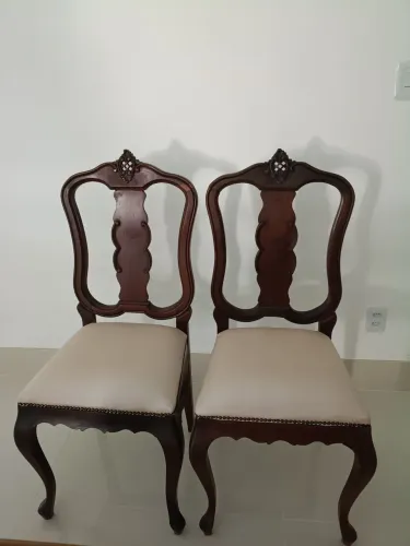 2 cadeiras em Imbuia Luiz XV