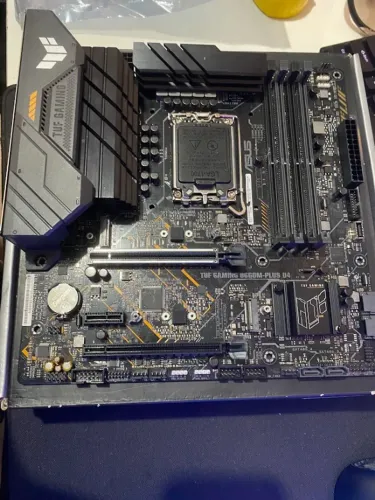 Placa-mãe ASUS TUF Gaming B660M-PLUS D4