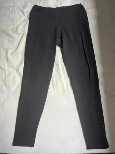 Kit 2 Leggins pretas (tecidos diferentes)