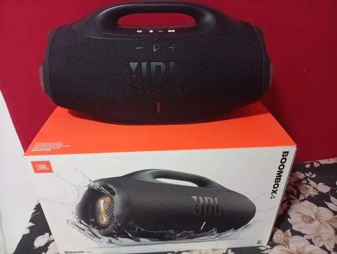 vende-se uma JBL original bombox 4