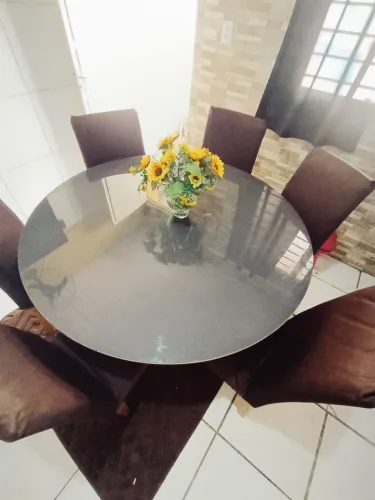Mesa com 6 cadeiras, Redonda madeira e vidro