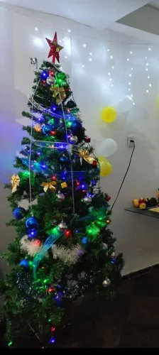 Árvore de natal 2,10 m com 1200 galhos