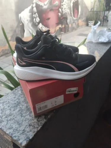 Tenis puma número 35.