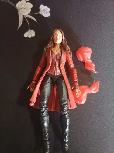 Feiticeira escarlate guerra civil marvel legends usada