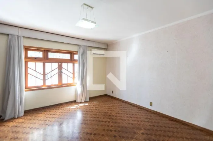 Casa à Venda - Jardim Planalto, 3 Quartos, 190 m2