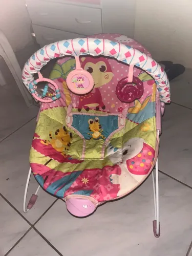 Tudo pra menina, berço cercado, cadeirinha de descanso, cadeirinha portátil de alimentação