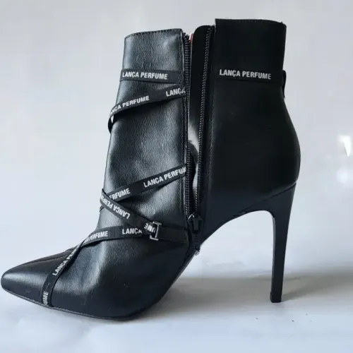 Bota linda feminina Lança Perfume