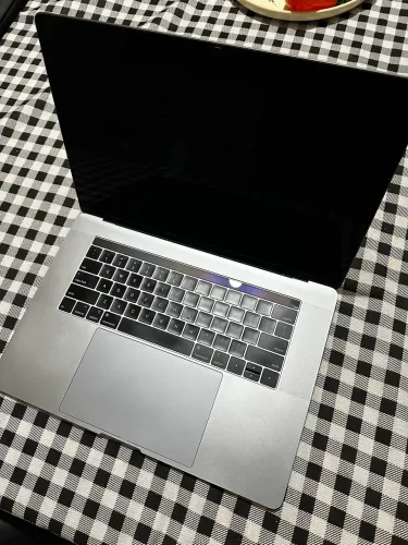 MacBook Pro 15? 2019 Core i9 16GB - Apenas 69 Ciclos - Impecável