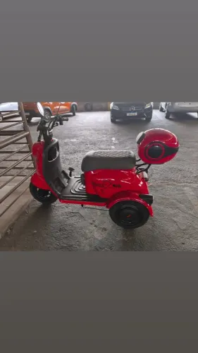 Vendo Scooter Triciclo Elétrico