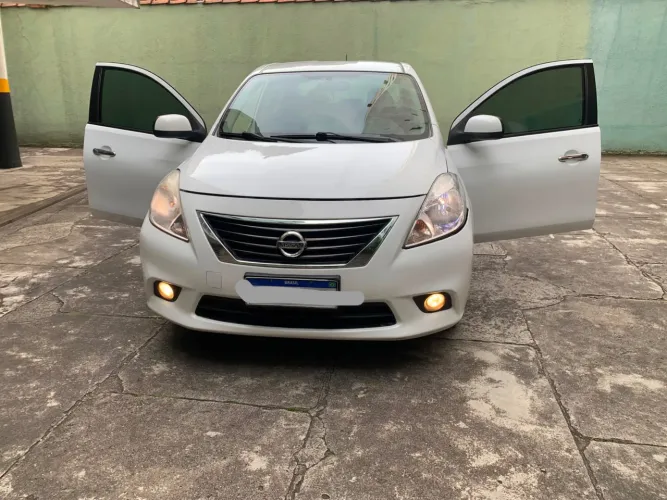 Nissan Versa SL 1.6 16V Flex Fuel 4P Mec. 2014