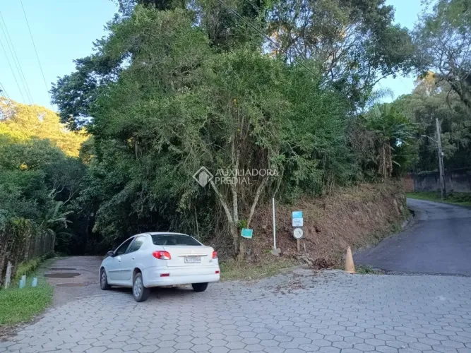 Terreno próximo à UFSC