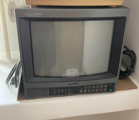 Monitor CRT Sony trinitron.