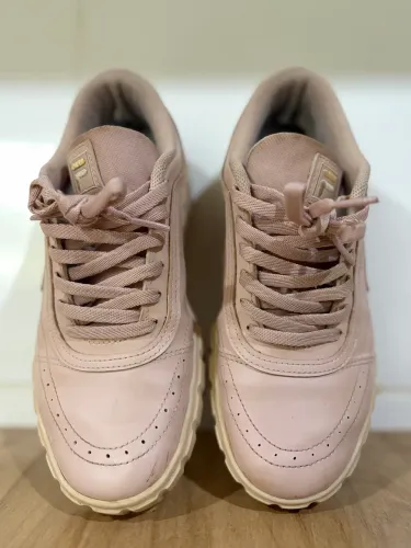 Tênis da marca fila rosa 35