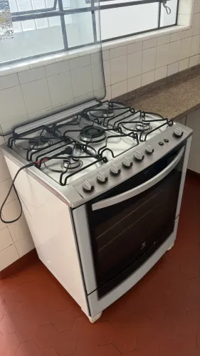 Fogão eletrolux 5 bocas mesa em inox, grill automático 