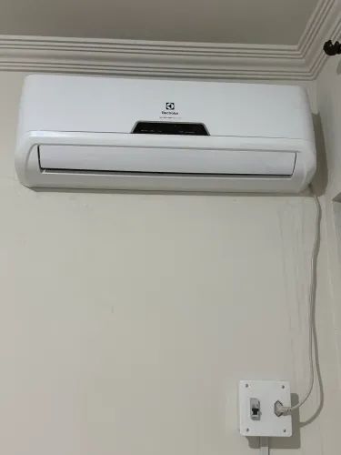 ? Ar-Condicionado Electrolux Inverter 9.000 BTUs - Excelente Estado - Apenas R$ 1.100!