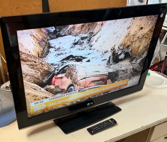 TV 32 polegadas LG LCD não é smart funcionando perfeitamente