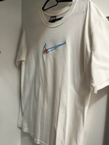 Camiseta Nike branca - com logotipo