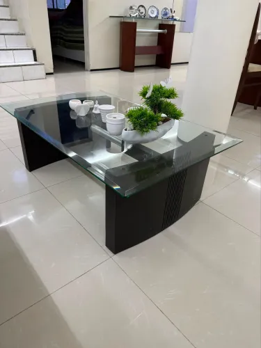 Mesa de centro com tampo de vidro - Excelente estado