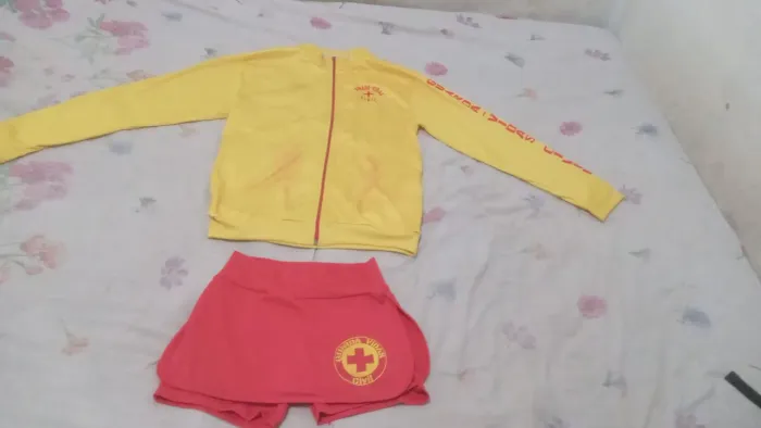 Vende-se roupa de guarda vidas civil feminino 
