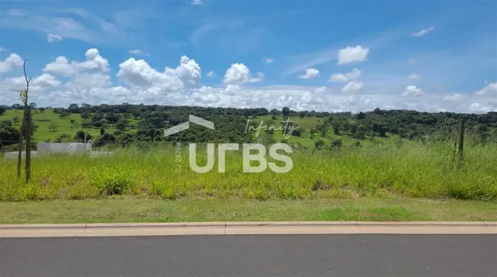 Terreno em condomínio com 277,62m² à venda no Terras Alpha