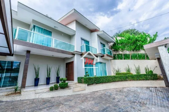 Casa mobiliada pertinho da Vila Germânica, com 3 dormitórios à venda, 356 m² por R$ 1.850.