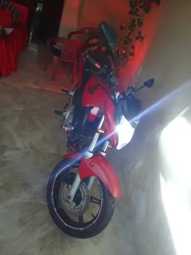 CB 300 conserva toda em dias pneus novos tem conversa no preço