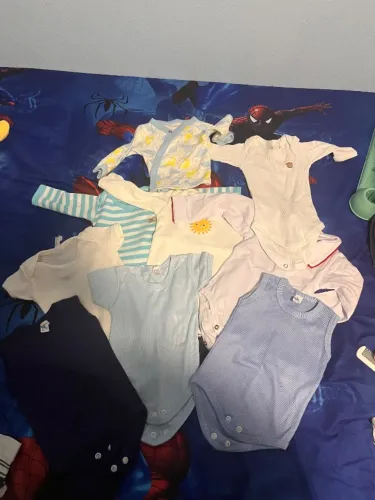 Lote de Roupas de bebê