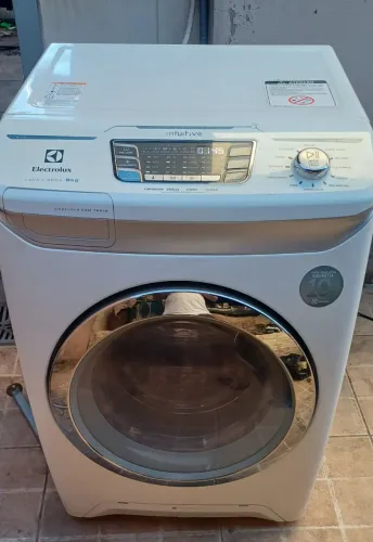  Máquina de Lavar  e secar  Electrolux 220v 